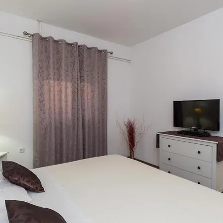 Apartment Vergatum - Two Bedroom With Terrace And Sea View