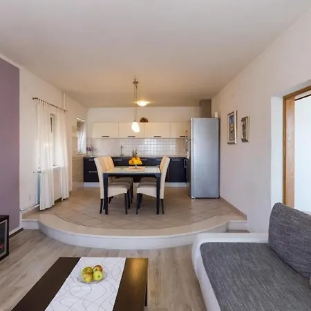 Vergatum - Two Bedroom With Terrace And Sea View *