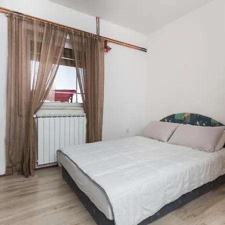 Vergatum - Two Bedroom With Terrace And Sea View Apartment Celopeci